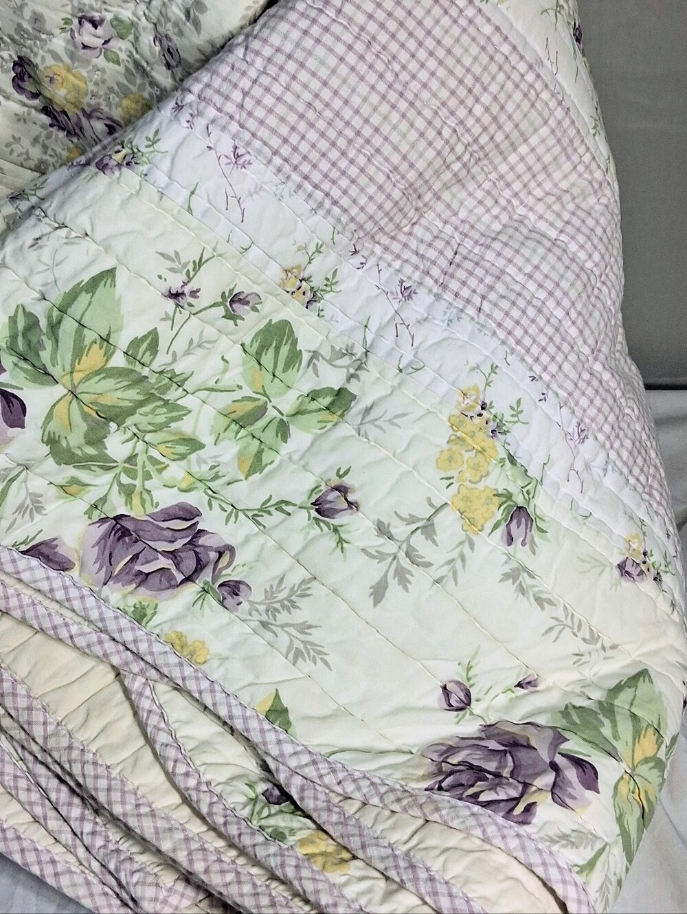 Floral "102" X 90" Vintage Shabby Chic Lavender and Yellow Geometric Quilt - Picture 6 of 16